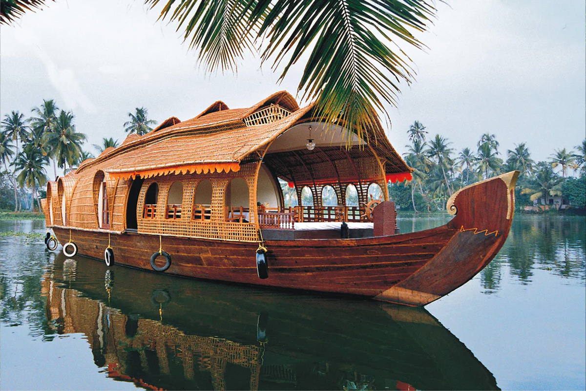 Houseboat Stay