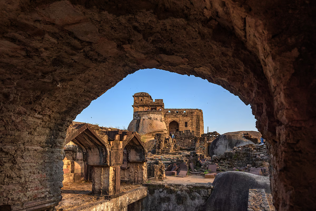 Madan Mahal Fort, Jabalpur.jpg