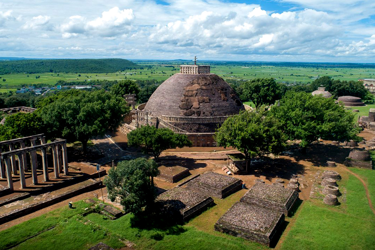 Sanchi Stupa, Bhopal.jpg