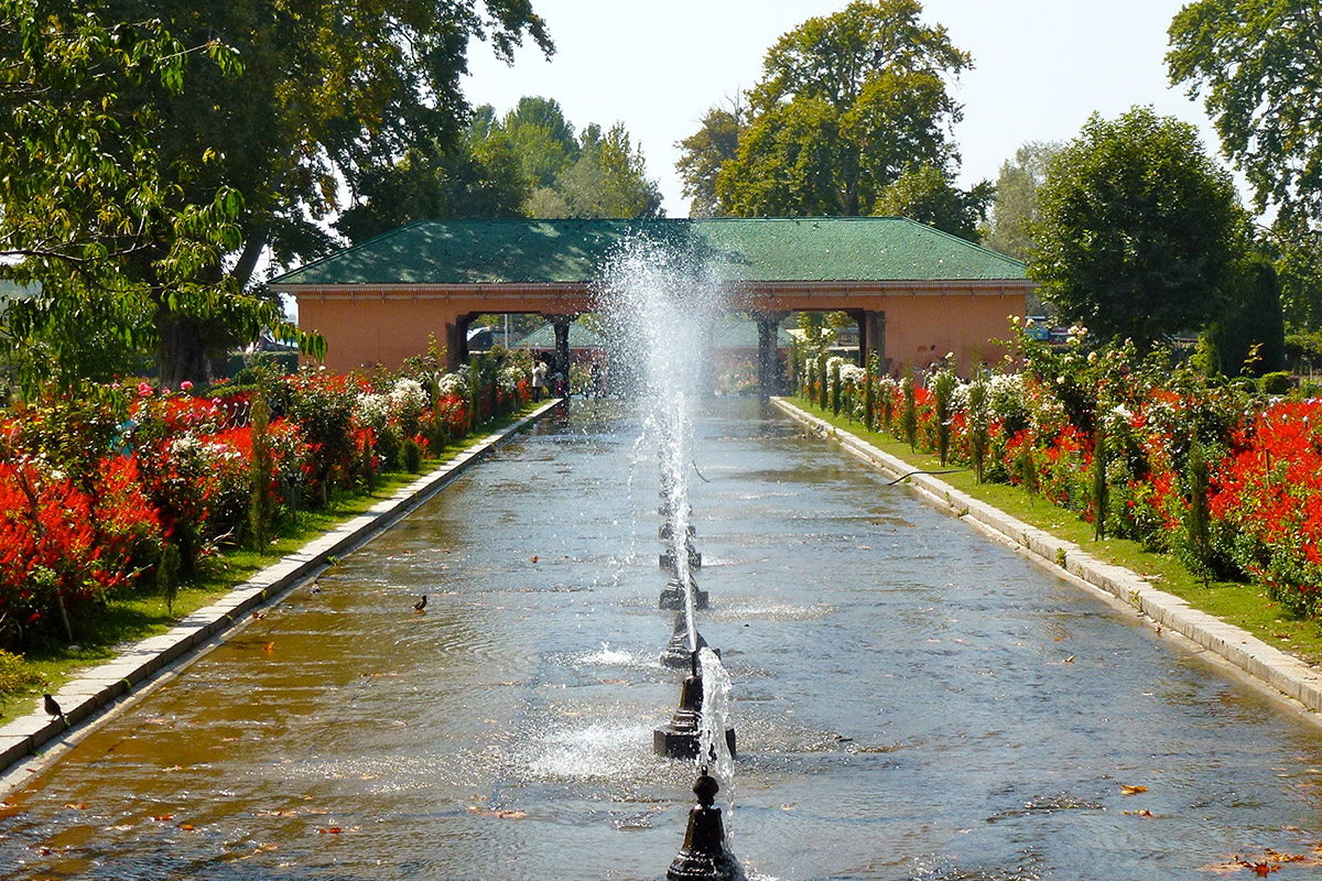 Shalimar Bagh kashmir.jpg