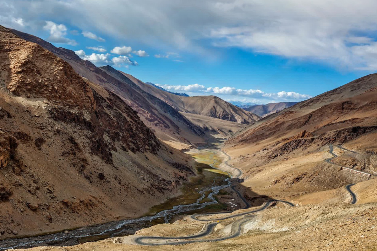 Tanglang La Pass - Leh Ladakh.jpg